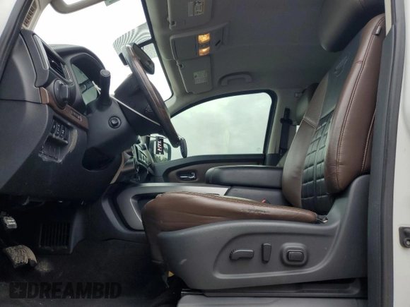 2017 Nissan Titan SV z VIN 1N6AA1E53HN537209, wystawiony jako Copart lot #82431934 z przebiegiem 119 148 mil mil oraz Szkoda całkowita • Salvage title. Historia ofert i sprzedaży dostępna na DreamBid. Obrazek 7.