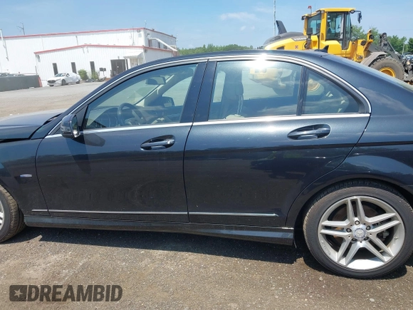 2012 Mercedes-Benz C 350 Sport с VIN WDDGF5HB0CR196754, выставлен на аукционе IAAI как лот 42581471 с пробегом 86 265 миль миль и . История ставок и продаж доступна на DreamBid. Изображение 14.