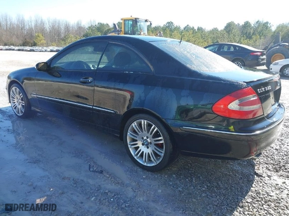 2005 Mercedes-Benz CLK-Class 3.2L with VIN WDBTJ65J75F133145, listed as a IAAI auction lot 41396211 with 195,884 mi miles. Bid and sale history available at carsss.com. Image 3.