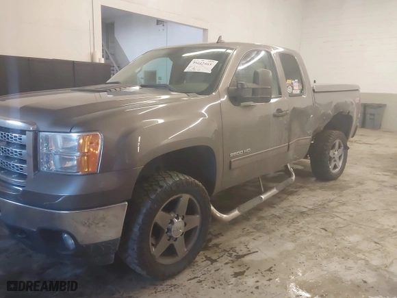 2013 GMC Sierra 2500HD SLE with VIN 1GT220C83DZ251178, listed as a IAAI auction lot 41342465 with 138,134 mi miles. Bid and sale history available at carsss.com. Image 17.