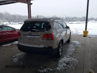 2011 Kia Sorento EX with VIN 5XYKU4A29BG040661, listed as a IAAI auction lot 41542762 with 185,108 mi miles. Bid and sale history available at carsss.com. Image 4.
