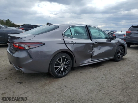 2024 Toyota Camry SE with VIN 4T1G11AK3RU260878, listed as a Copart auction lot 50914465 with 11,122 mi miles and Salvage Title. Bid and sale history available at carsss.com. Image 3.