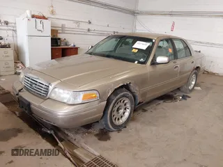 2000 Ford Crown Victoria LX z VIN 2FAFP74W2YX110824, wystawiony jako IAAI lot #42274655 z przebiegiem 93 653 mil mil oraz . Historia ofert i sprzedaży dostępna na DreamBid. Obrazek 2.