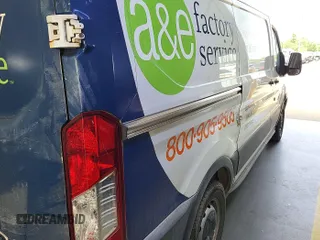 2016 Ford Transit Cargo z VIN 1FTYE1YM4GKB13059, wystawiony jako IAAI lot #42626529 z przebiegiem 260 756 mil mil oraz . Historia ofert i sprzedaży dostępna na DreamBid. Obrazek 22.