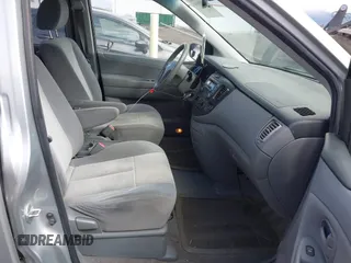 2005 Mazda MPV LX with VIN JM3LW28A150551864, listed as a IAAI auction lot 41922850 with 247,930 mi miles. Bid and sale history available at carsss.com. Image 5.