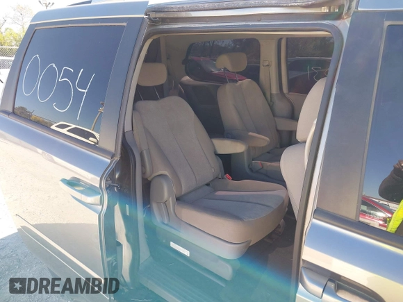 2010 Kia Sedona LX with VIN KNDMG4C34A6357531, listed as a IAAI auction lot 40493225 with 174,529 mi miles. Bid and sale history available at carsss.com. Image 8.