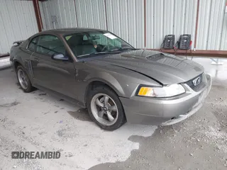 2001 Ford Mustang GT Deluxe z VIN 1FAFP42X31F235570, wystawiony jako IAAI lot #42236156 z przebiegiem 95 587 mil mil oraz . Historia ofert i sprzedaży dostępna na DreamBid. Obrazek 1.