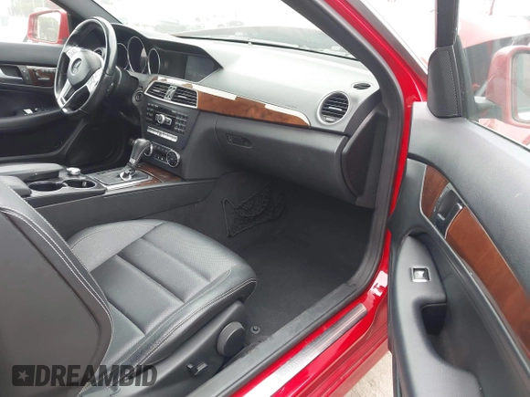 2014 Mercedes-Benz C 250 with VIN WDDGJ4HB4EG300833, listed as a IAAI auction lot 42551110 with 78,626 mi miles and . Bid and sale history available at DreamBid. Image 5.