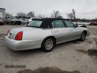 2001 Lincoln Town Car Cartier z VIN 1LNHM83W81Y629753, wystawiony jako Copart lot #36916024 z przebiegiem 150 875 mil mil oraz Szkoda całkowita • Salvage title. Historia ofert i sprzedaży dostępna na DreamBid. Obrazek 3.