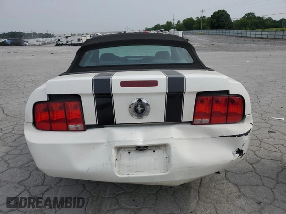 2007 Ford Mustang Deluxe z VIN 1ZVFT84N575265870, wystawiony jako Copart lot #60278415 z przebiegiem 251 670 mil mil oraz Szkoda całkowita • Salvage title. Historia ofert i sprzedaży dostępna na DreamBid. Obrazek 6.