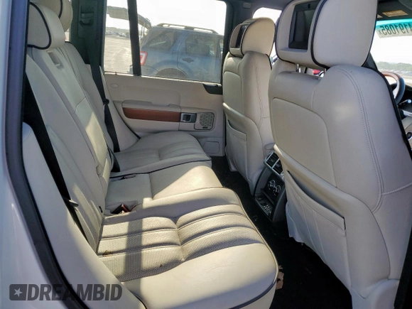 2010 Land Rover Range Rover SC z VIN SALMF1E43AA313016, wystawiony jako Copart lot #54191085 z przebiegiem Nie podano mil oraz Czysty tytuł • Clean title. Historia ofert i sprzedaży dostępna na DreamBid. Obrazek 11.