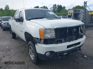 2013 GMC Sierra 2500HD Denali z VIN 1GT125E8XDF238662, wystawiony jako IAAI lot #42253366 z przebiegiem 250 409 mil mil oraz . Historia ofert i sprzedaży dostępna na DreamBid. Obrazek 1.
