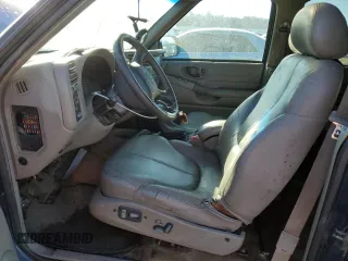 2000 GMC Jimmy SLE Convenience with VIN 1GKDT13W8Y2330794, listed as a Copart auction lot 87745825 with 168,128 mi miles and Clean Title. Bid and sale history available at carsss.com. Image 7.