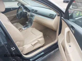 2008 Volkswagen Passat Komfort z VIN WVWLK73C98E161130, wystawiony jako IAAI lot #41498361 z przebiegiem 102 621 mil mil oraz . Historia ofert i sprzedaży dostępna na DreamBid. Obrazek 5.