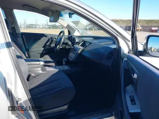 2007 Nissan Murano SL z VIN JN8AZ08WX7W665809, wystawiony jako IAAI lot #41332698 z przebiegiem 155 836 mil mil oraz . Historia ofert i sprzedaży dostępna na DreamBid. Obrazek 5.