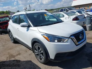 2018 Nissan Kicks SV with VIN 3N1CP5CU1JL505380, listed as a IAAI auction lot 40267581 with 80,705 mi miles. Bid and sale history available at carsss.com. Image 1.