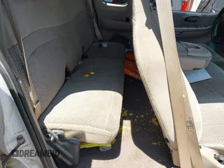 2000 Ford F-150 XL z VIN 1FTRX17L7YKA82690, wystawiony jako IAAI lot #42597325 z przebiegiem Nie podano mil oraz . Historia ofert i sprzedaży dostępna na DreamBid. Obrazek 8.