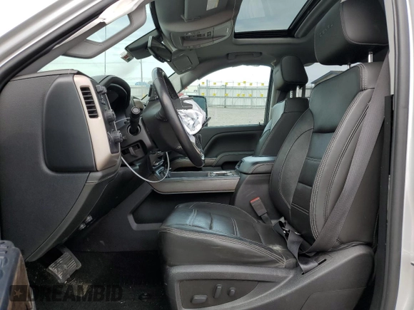 2018 GMC Sierra 2500HD Denali z VIN 1GT12UEY3JF257611, wystawiony jako Copart lot #56377575 z przebiegiem 94 325 mil mil oraz Szkoda całkowita • Salvage title. Historia ofert i sprzedaży dostępna na DreamBid. Obrazek 7.