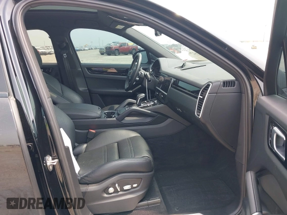 2020 Porsche Cayenne E-Hybrid z VIN WP1BE2AY6LDA55011, wystawiony jako IAAI lot #42242767 z przebiegiem 41 568 mil mil oraz . Historia ofert i sprzedaży dostępna na DreamBid. Obrazek 5.