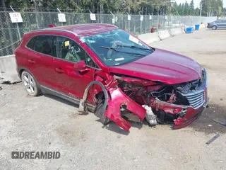 2015 Lincoln MKC z VIN 5LMCJ1A97FUJ29103, wystawiony jako IAAI lot #42238621 z przebiegiem Nie podano mil oraz . Historia ofert i sprzedaży dostępna na DreamBid. Obrazek 1.