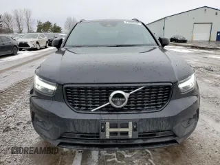 2019 Volvo XC40 R-Design with VIN YV4162UM7K2045386, listed as a Copart auction lot 47389645 with 101,592 mi miles and Salvage title. Bid and sale history available at DreamBid. Image 5.