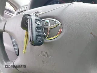 2003 Toyota Camry LE z VIN 4T1BF30K53U555156, wystawiony jako IAAI lot #42144121 z przebiegiem 300 328 mil mil oraz . Historia ofert i sprzedaży dostępna na DreamBid. Obrazek 11.