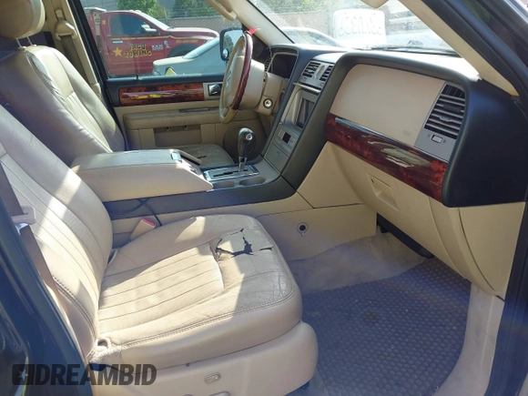 2005 Lincoln Navigator Luxury z VIN 5LMFU27505LJ07799, wystawiony jako IAAI lot #42426206 z przebiegiem 234 366 mil mil oraz . Historia ofert i sprzedaży dostępna na DreamBid. Obrazek 5.