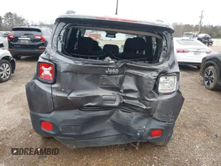 2018 Jeep Renegade Latitude with VIN ZACCJABB0JPG70206, listed as a IAAI auction lot 41630430 with 120,375 mi miles. Bid and sale history available at carsss.com. Image 6.