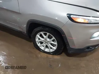 2018 Jeep Cherokee Latitude Plus with VIN 1C4PJLLB4JD524997, listed as a IAAI auction lot 41359742 with 89,858 mi miles. Bid and sale history available at carsss.com. Image 6.