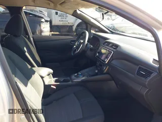 2025 Nissan LEAF S z VIN 1N4AZ1BV5SC550617, wystawiony jako IAAI lot #42295619 z przebiegiem 2 177 mil mil oraz . Historia ofert i sprzedaży dostępna na DreamBid. Obrazek 5.