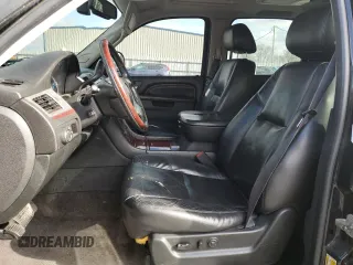 2011 Cadillac Escalade ESV Premium z VIN 1GYS4JEF3BR136731, wystawiony jako Copart lot #44778125 z przebiegiem 106 489 mil mil oraz Czysty tytuł • Clean title. Historia ofert i sprzedaży dostępna na DreamBid. Obrazek 7.