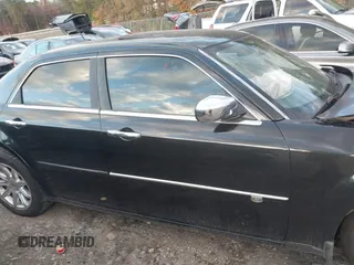 2008 Chrysler 300 C Hemi with VIN 2C3LA63H88H118209, listed as a IAAI auction lot 40918039 with 171,620 mi miles and . Bid and sale history available at carsss.com. Image 13.