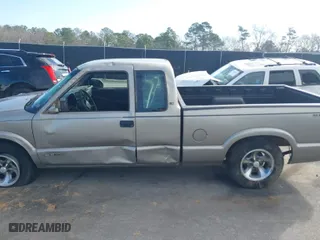 2001 Chevrolet S-10 LS with VIN 1GCCS19W318114503, listed as a IAAI auction lot 41529289 with 231,994 mi miles. Bid and sale history available at carsss.com. Image 14.