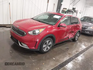 2017 Kia Niro Touring Launch Edition with VIN KNDCC3LC6H5102042, listed as a IAAI auction lot 41666561 with 191,584 mi miles. Bid and sale history available at carsss.com. Image 17.