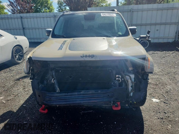 2015 Jeep Renegade Trailhawk with VIN ZACCJBCT0FPB59921, listed as a Copart auction lot 64270935 with 84,906 mi miles and Salvage title. Bid and sale history available at DreamBid. Image 5.