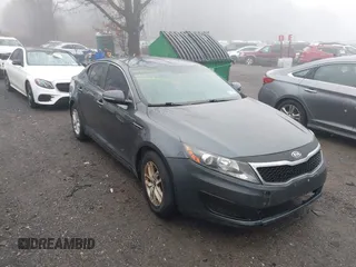 2011 Kia Optima LX z VIN KNAGM4A7XB5078861, wystawiony jako IAAI lot #41715015 z przebiegiem 193 483 mil mil oraz . Historia ofert i sprzedaży dostępna na DreamBid. Obrazek 1.