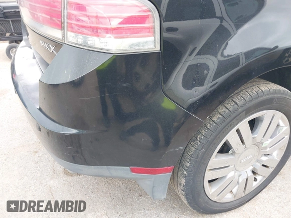2008 Lincoln MKX z VIN 2LMDU68CX8BJ24813, wystawiony jako IAAI lot #41927383 z przebiegiem 225 516 mil mil oraz . Historia ofert i sprzedaży dostępna na DreamBid. Obrazek 13.