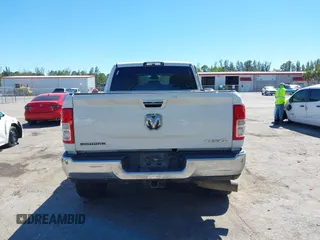 2020 Ram 2500 Big Horn z VIN 3C6UR5DL3LG309803, wystawiony jako IAAI lot #41843141 z przebiegiem 109 786 mil mil oraz . Historia ofert i sprzedaży dostępna na DreamBid. Obrazek 16.