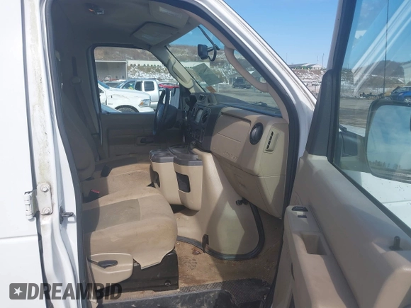 2014 Ford Econoline Passenger XL with VIN 1FBNE3BL2EDB06549, listed as a IAAI auction lot 41599964 with 197,921 mi miles. Bid and sale history available at carsss.com. Image 5.