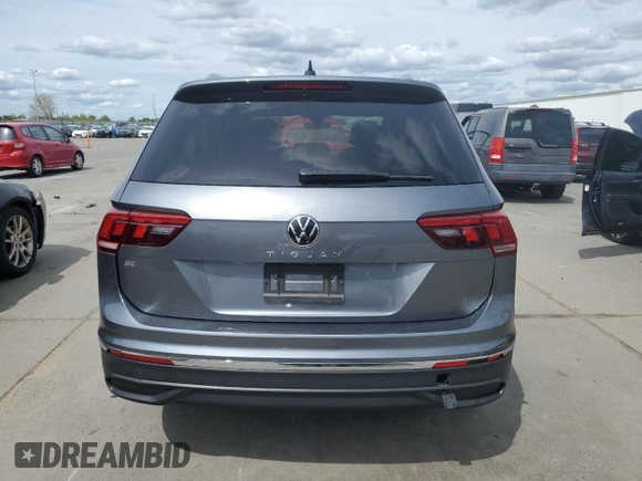 2023 Volkswagen Tiguan SE z VIN 3VV3B7AXXPM107898, wystawiony jako Copart lot #52042935 z przebiegiem 48 454 mil mil oraz Szkoda całkowita • Salvage title. Historia ofert i sprzedaży dostępna na DreamBid. Obrazek 6.