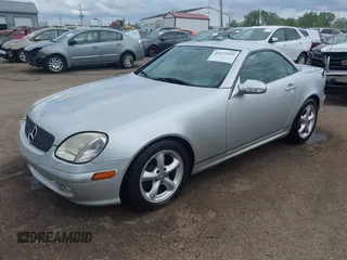 2002 Mercedes-Benz SLK 320 z VIN WDBKK65F82F254735, wystawiony jako IAAI lot #42135544 z przebiegiem 110 886 mil mil oraz . Historia ofert i sprzedaży dostępna na DreamBid. Obrazek 18.