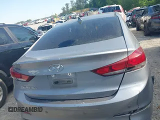2017 Hyundai Elantra Limited z VIN 5NPD84LF9HH012065, wystawiony jako IAAI lot #42193305 z przebiegiem 62 766 mil mil oraz . Historia ofert i sprzedaży dostępna na DreamBid. Obrazek 16.