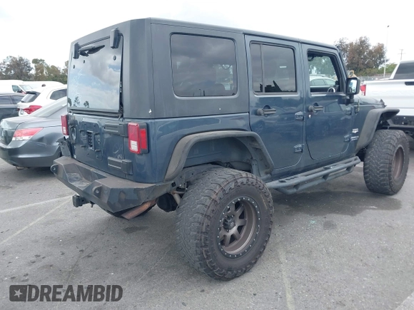 2008 Jeep Wrangler Unlimited Sahara z VIN 1J8GA59138L525836, wystawiony jako IAAI lot #42116359 z przebiegiem 199 600 mil mil oraz . Historia ofert i sprzedaży dostępna na DreamBid. Obrazek 4.
