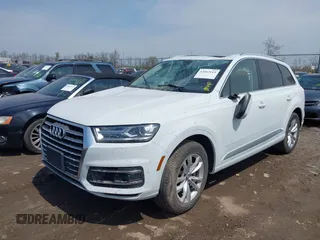 2017 Audi Q7 Premium Plus z VIN WA1LAAF74HD043775, wystawiony jako IAAI lot #42013115 z przebiegiem 68 519 mil mil oraz . Historia ofert i sprzedaży dostępna na DreamBid. Obrazek 2.
