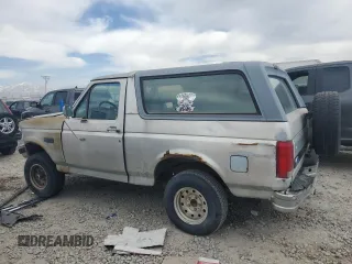 1996 Ford Bronco Custom with VIN 1FMEU15H2TLB39706, listed as a Copart auction lot 52936135 with 202,872 mi miles and Clean title. Bid and sale history available at DreamBid. Image 2.