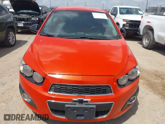 2012 Chevrolet Sonic LS z VIN 1G1JA6SH3C4116855, wystawiony jako IAAI lot #42513686 z przebiegiem Nie podano mil oraz . Historia ofert i sprzedaży dostępna na DreamBid. Obrazek 6.