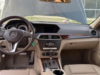2012 Mercedes-Benz C 250 Sport z VIN WDDGF4HB7CR231400, wystawiony jako Copart lot #58000085 z przebiegiem 59 800 mil mil oraz Szkoda całkowita • Salvage title. Historia ofert i sprzedaży dostępna na DreamBid. Obrazek 9.