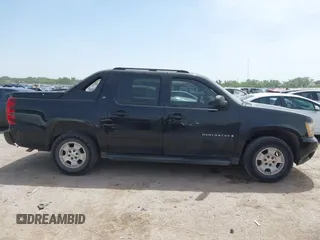 2007 Chevrolet Avalanche 3LT z VIN 3GNEC12017G152396, wystawiony jako IAAI lot #42261163 z przebiegiem Nie podano mil oraz . Historia ofert i sprzedaży dostępna na DreamBid. Obrazek 13.