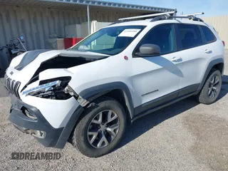2017 Jeep Cherokee Trailhawk L Plus z VIN 1C4PJMBS1HD217370, wystawiony jako IAAI lot #42486588 z przebiegiem 108 695 mil mil oraz . Historia ofert i sprzedaży dostępna na DreamBid. Obrazek 17.