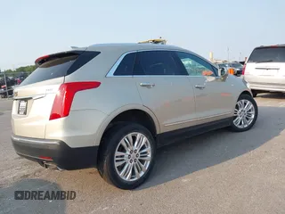 2017 Cadillac XT5 Premium Luxury FWD z VIN 1GYKNCRSXHZ164468, wystawiony jako IAAI lot #40314503 z przebiegiem 94 008 mil mil oraz . Historia ofert i sprzedaży dostępna na DreamBid. Obrazek 4.